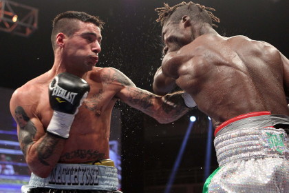 Image: Matthysse dominates Olusegun in 10th round TKO