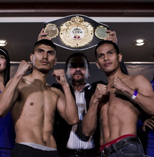 Mikey Garcia boxing photo