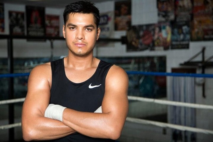 Omar Figueroa Jr. boxing photo