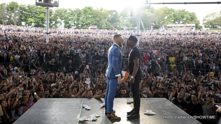 Image: McGregor on Mayweather wearing a schoolbag 'You can't even read'