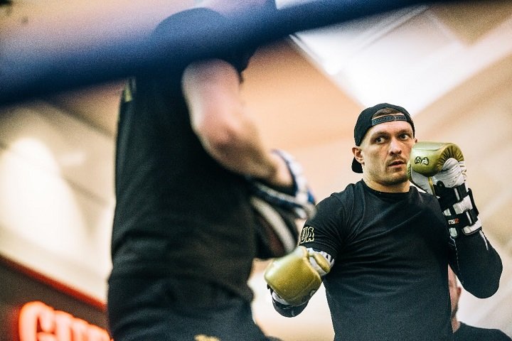 Alexander Usyk boxing photo