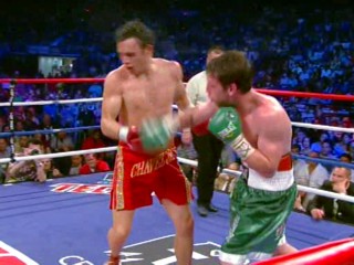 Image: Chavez dominates Duddy in one-sided decision