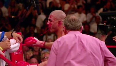 Image: Cotto's inability to stand his ground will get him knocked out by Margarito