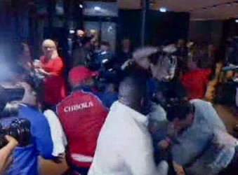 Image: Chisora struggles to break through Haye’s defence