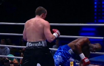 Image: Lebedev stops Cox in 2nd round!
