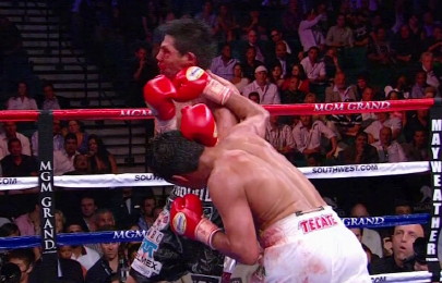 Image: Erik Morales getting ready for Danny Garcia bout