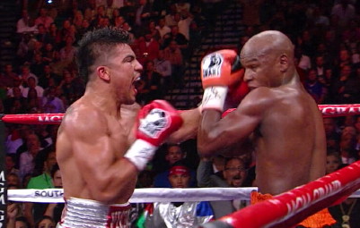Image: Victor Ortiz comes clean, says he wanted to break Mayweather's nose