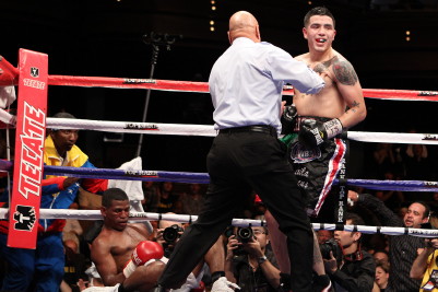 Image: Rios stops Acosta, captures WBA title