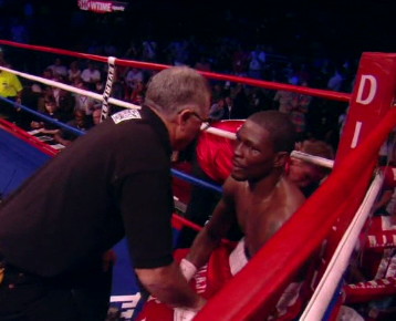 Image: Taylor defeats Traux; Erislandy Lara crushes Ronald Hearns in 1st round TKO