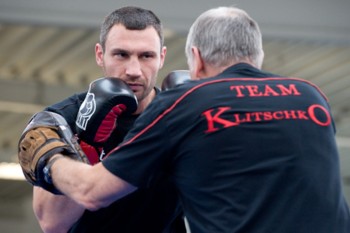 Image: Will Vitali Klitschko carry Sosnowski for a few rounds or will he wipe him out immediately?
