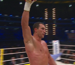Image: Klitschko defeats Peter but looks as boring as usual