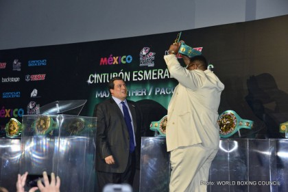 Image: WBC Presents New Mayweather/Pacquiao Emerald Belt