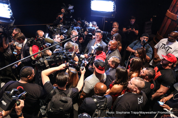 1-LR_MAYPAC-TRAPPFOTOS-FINAL PRESSER-0311