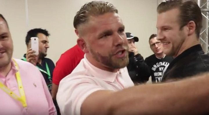 Image: Saunders tries to attack Khurtsidze during press conference