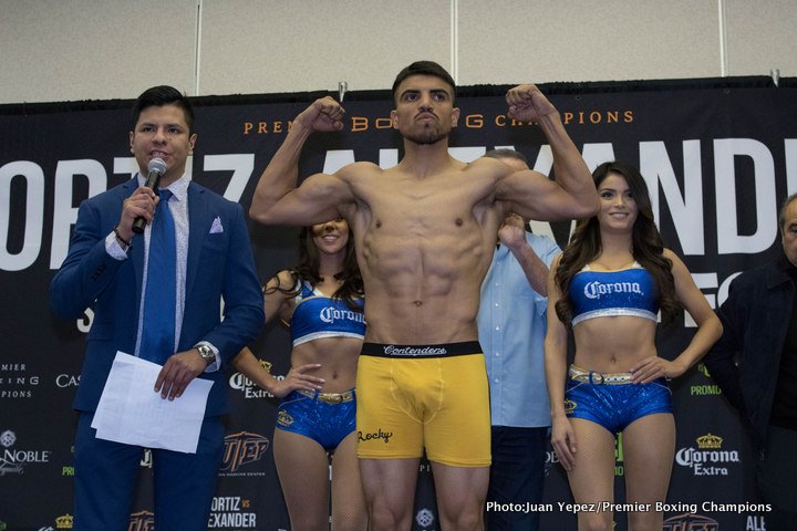 Image: Victor Ortiz vs. Devon Alexander - Official weights