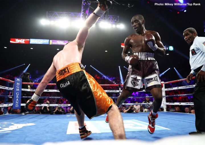 Image: Errol Spence keeping an eye on Terence Crawford