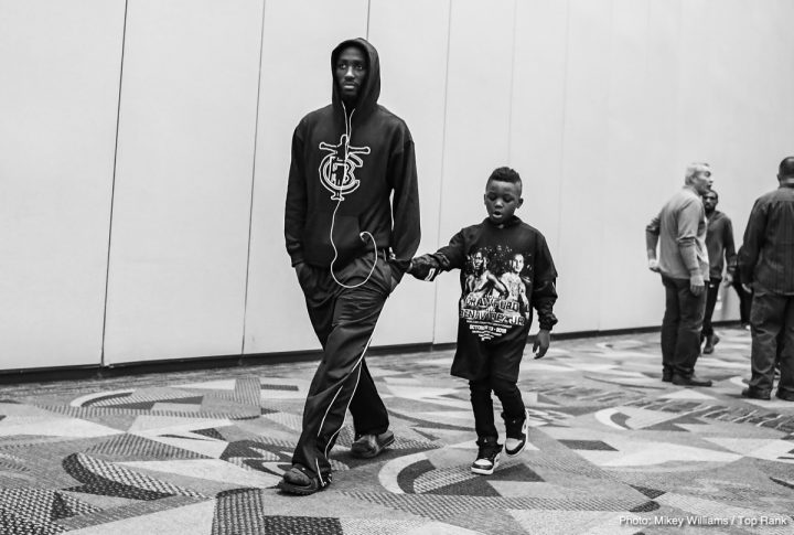 Image: Crawford-Benavidez Official Weigh-In Results