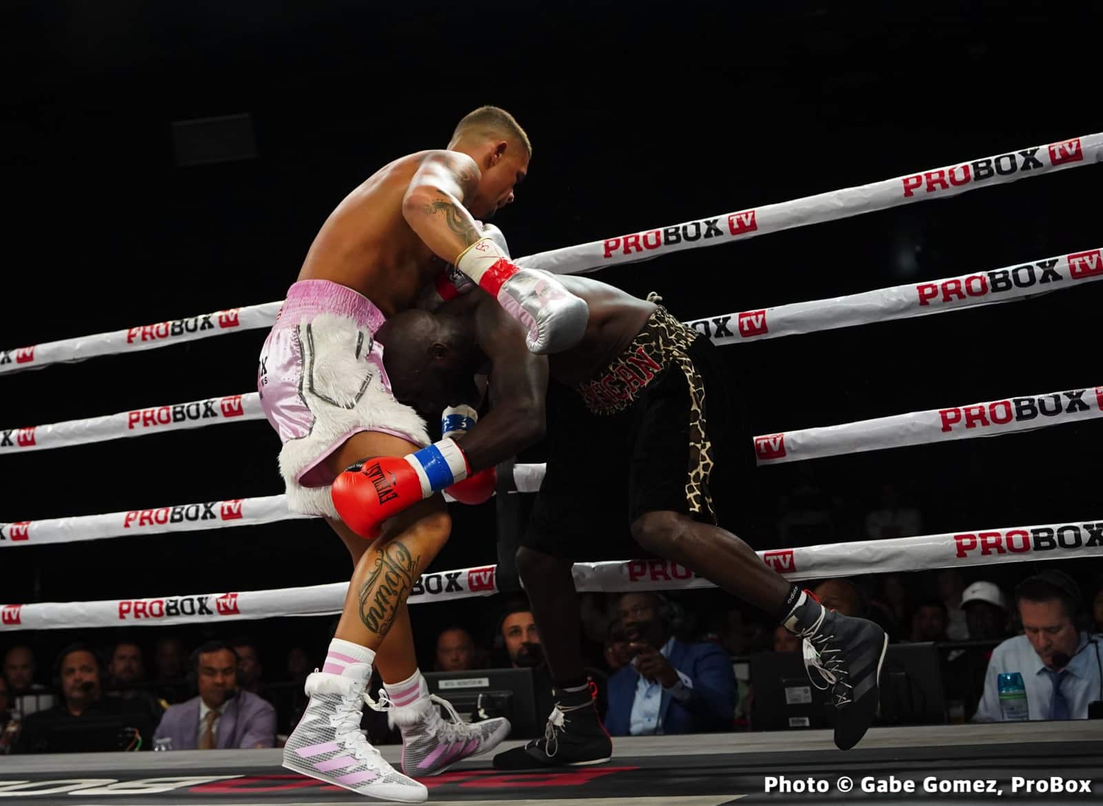Image: Boxing Results: Brandon Glanton defeats Aguilar