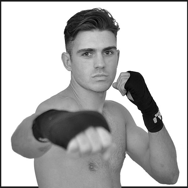 Image: Lee Reeves inks with Lee Baxter Promotions