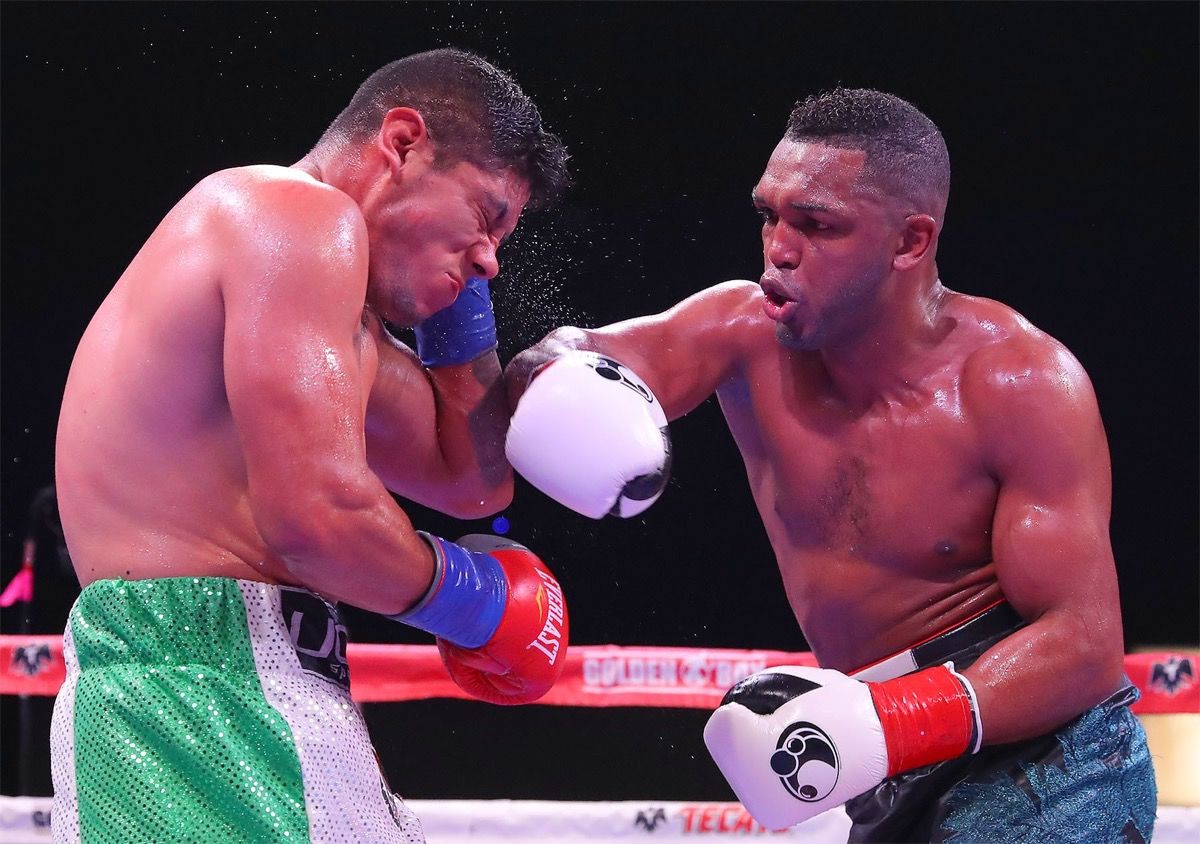 Canelo Alvarez boxing photo and news image