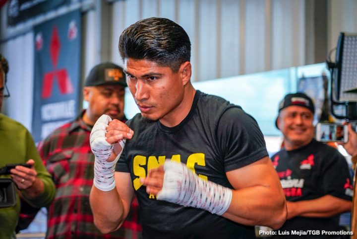 Image: Mikey Garcia shows off bulked up physique, looking muscular