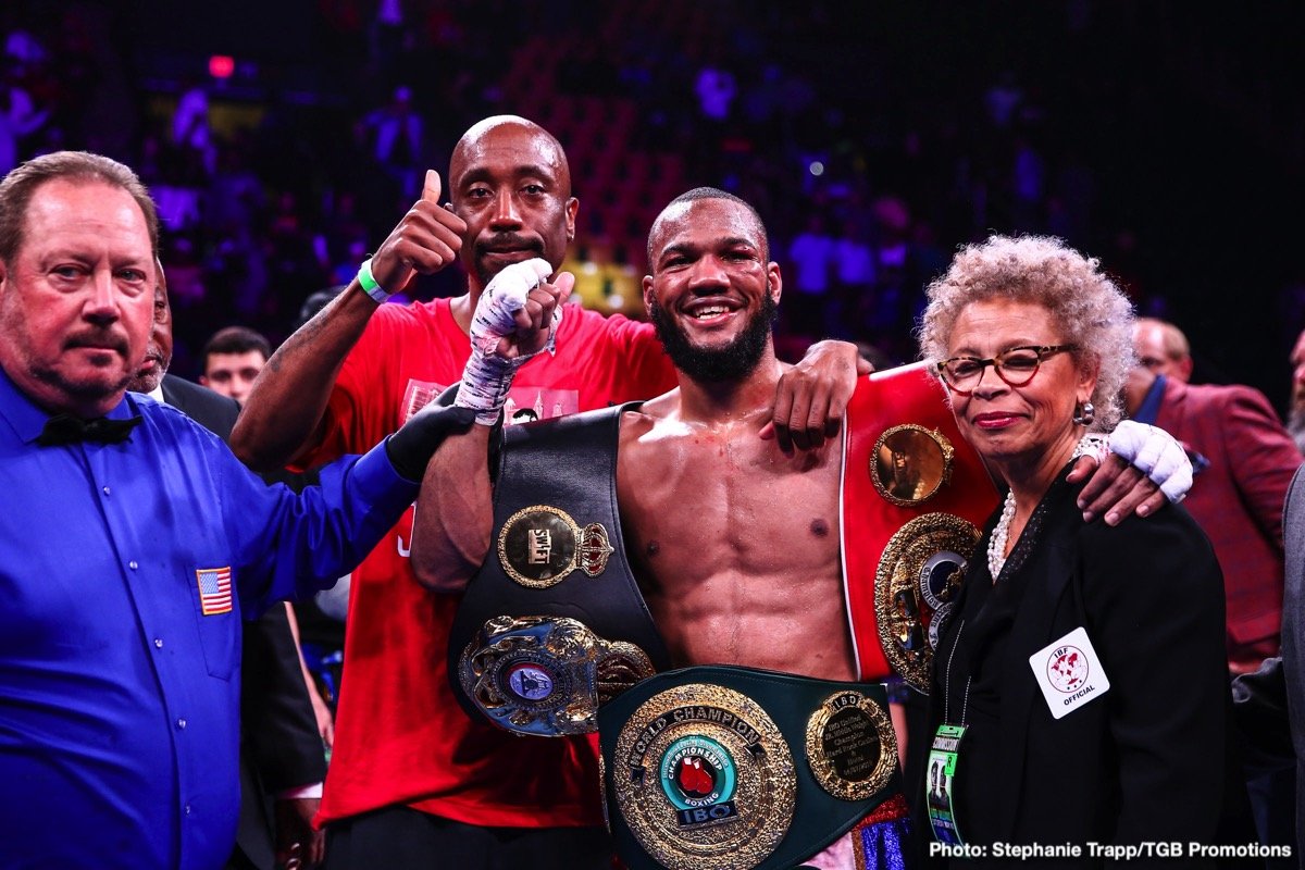 Image: Julian Williams defends against Jeison Rosario on Jan.18 on FOX PBC
