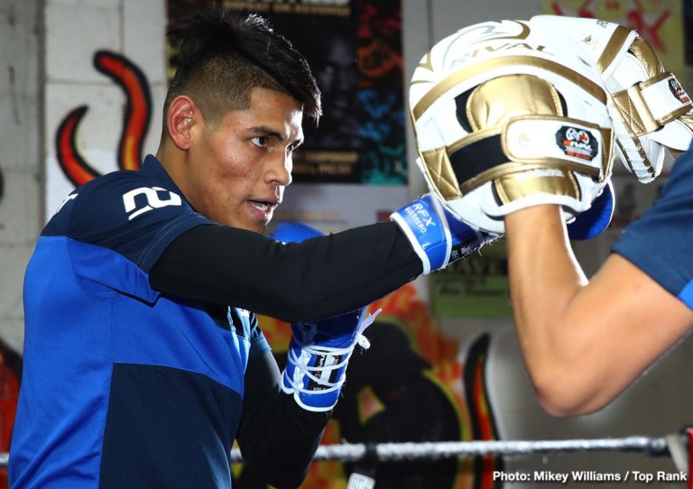 Image: Emanuel Navarrete battles Ruben Villa on Oct.9 for vacant WBO 126-lb title