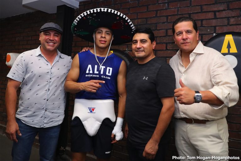 Image: De La Hoya wants Jaime Munguia vs. Jermall Charlo fight