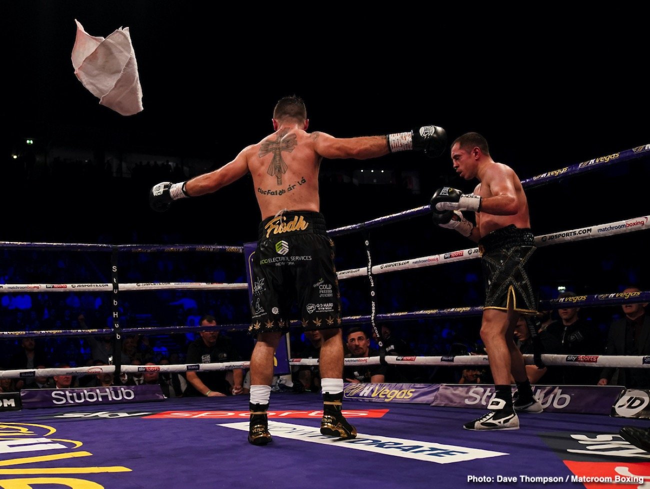 Image: Photos / Results: Carroll DESTROYS Quigg, Fury stops Sour