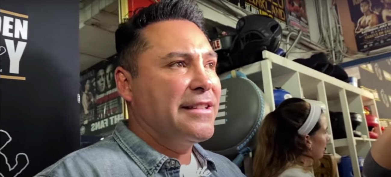 Image: Oscar de La Hoya looking fast and powerful in mitts workout