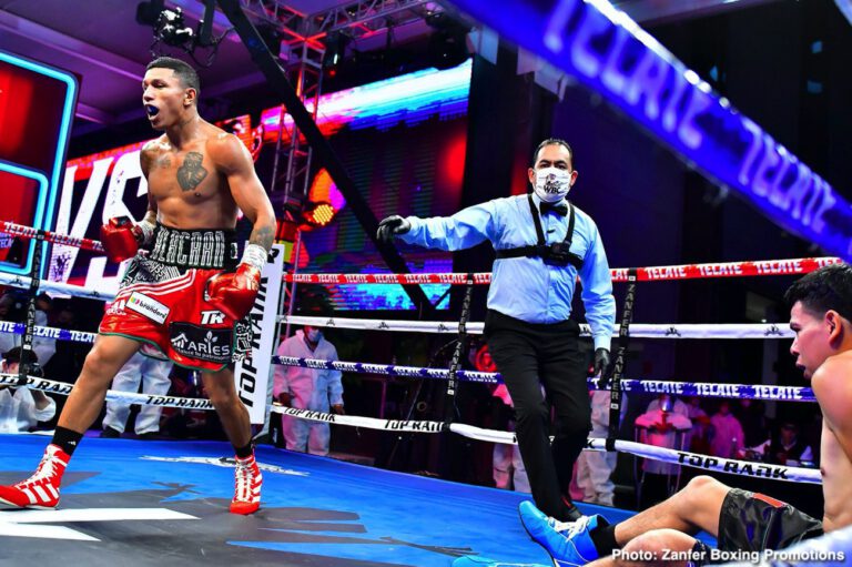 Image: Miguel Berchelt defeats Eleazar Valenzuela by a 6th round TKO