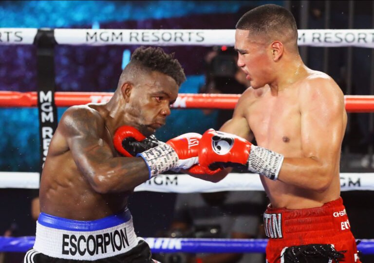 Image: Boxing Results: Gabriel Flores Jr. Defeats Josec Ruiz