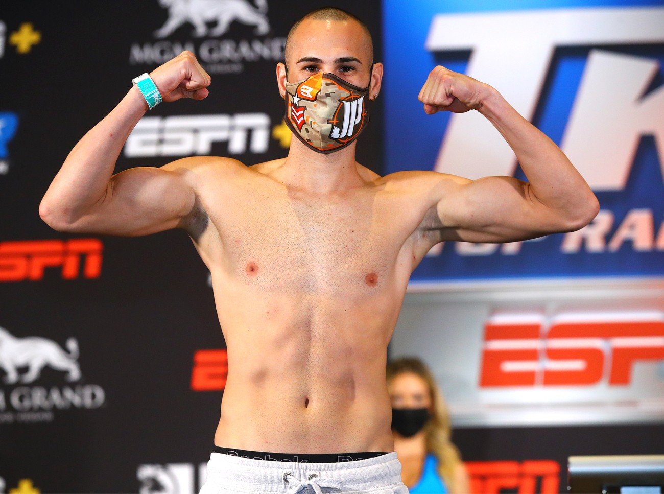 Image: Jose Pedraza 140.4 lbs vs. Mikkel LesPierre 141-lbs - weigh-in results