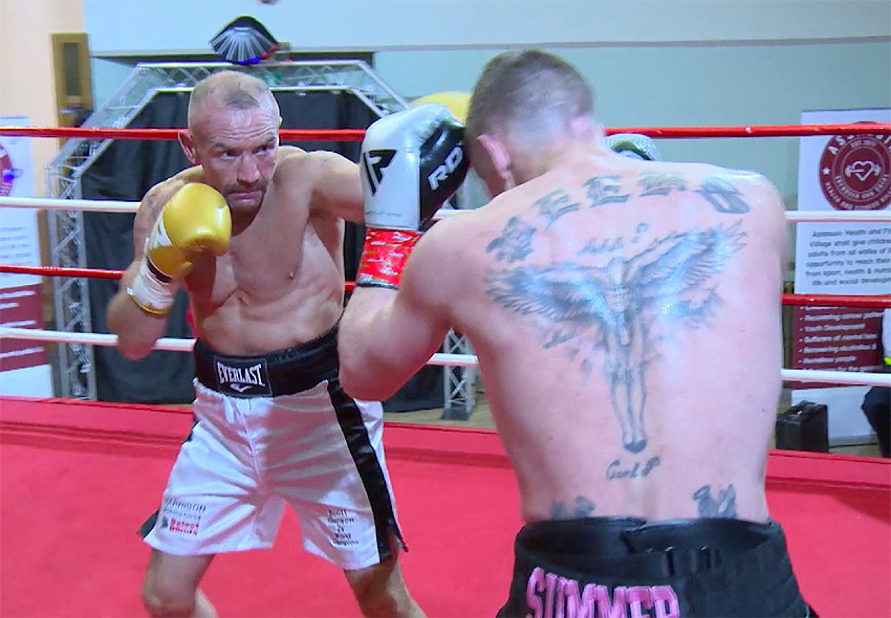 Image: Boxing Results: Scott Harrison rolls back the years against Peers