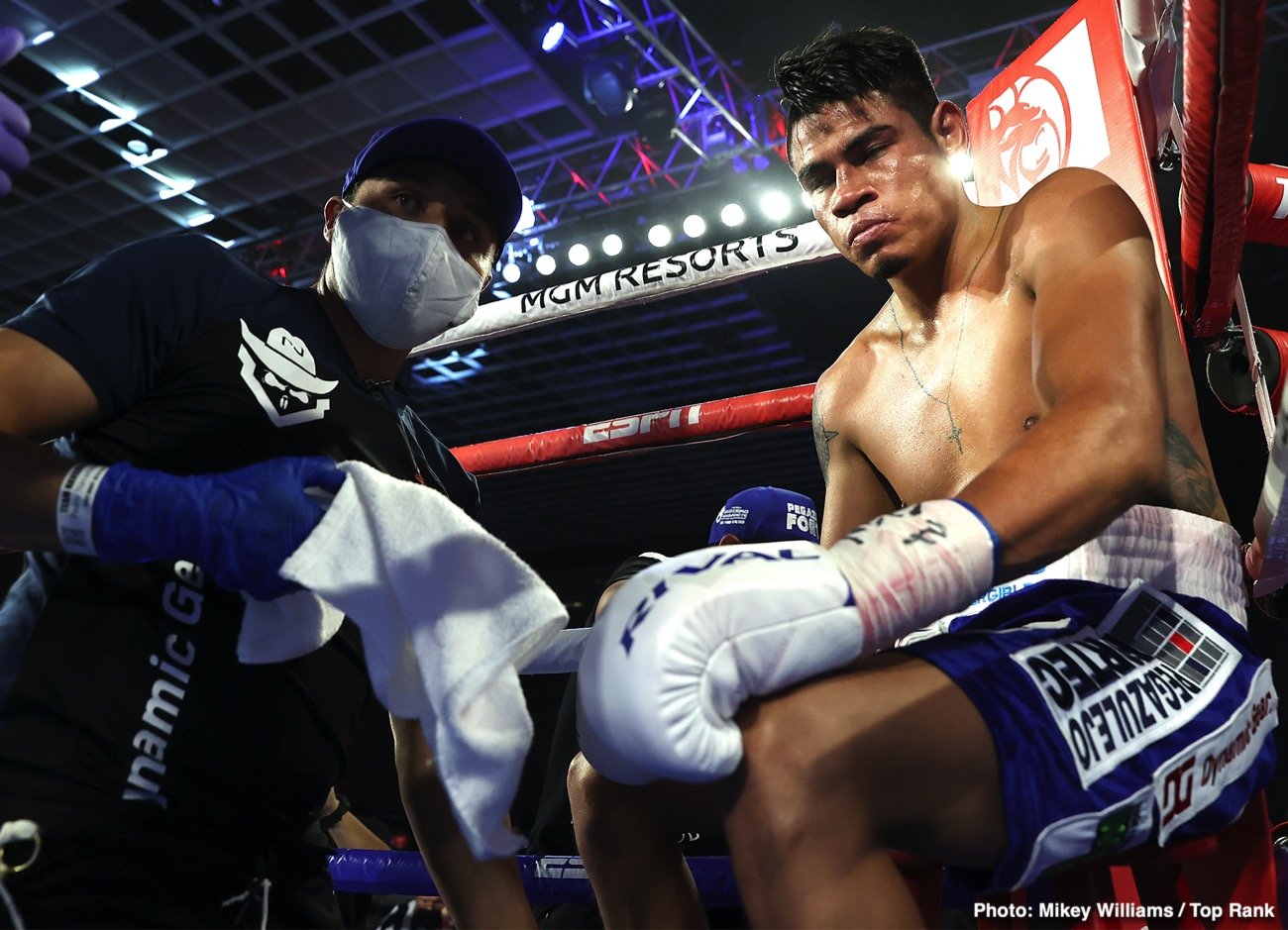 Image: Results / Photos: Navarrete Decisions Villa to Win Featherweight Title