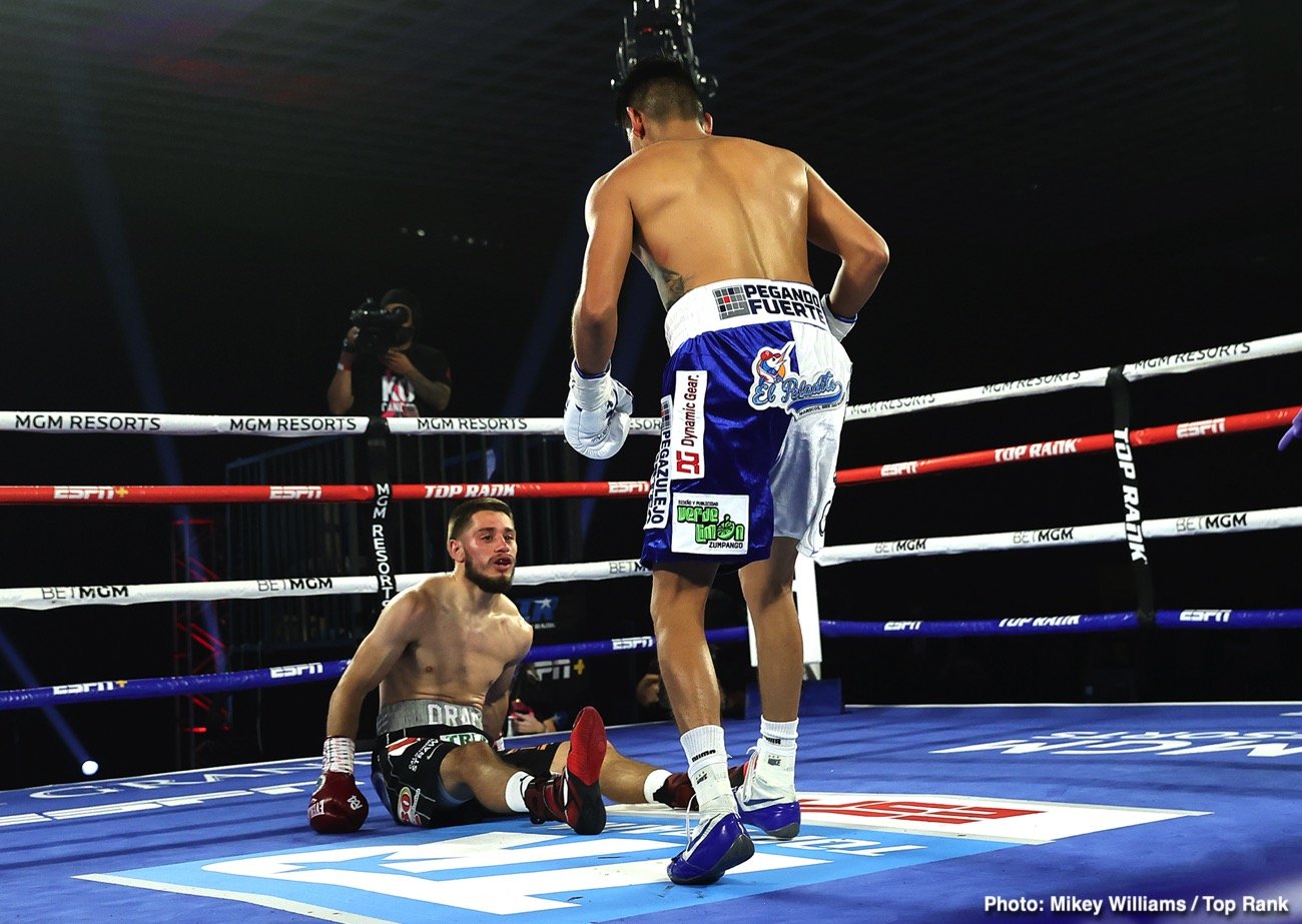 Emanuel Navarrete boxing photo and news image