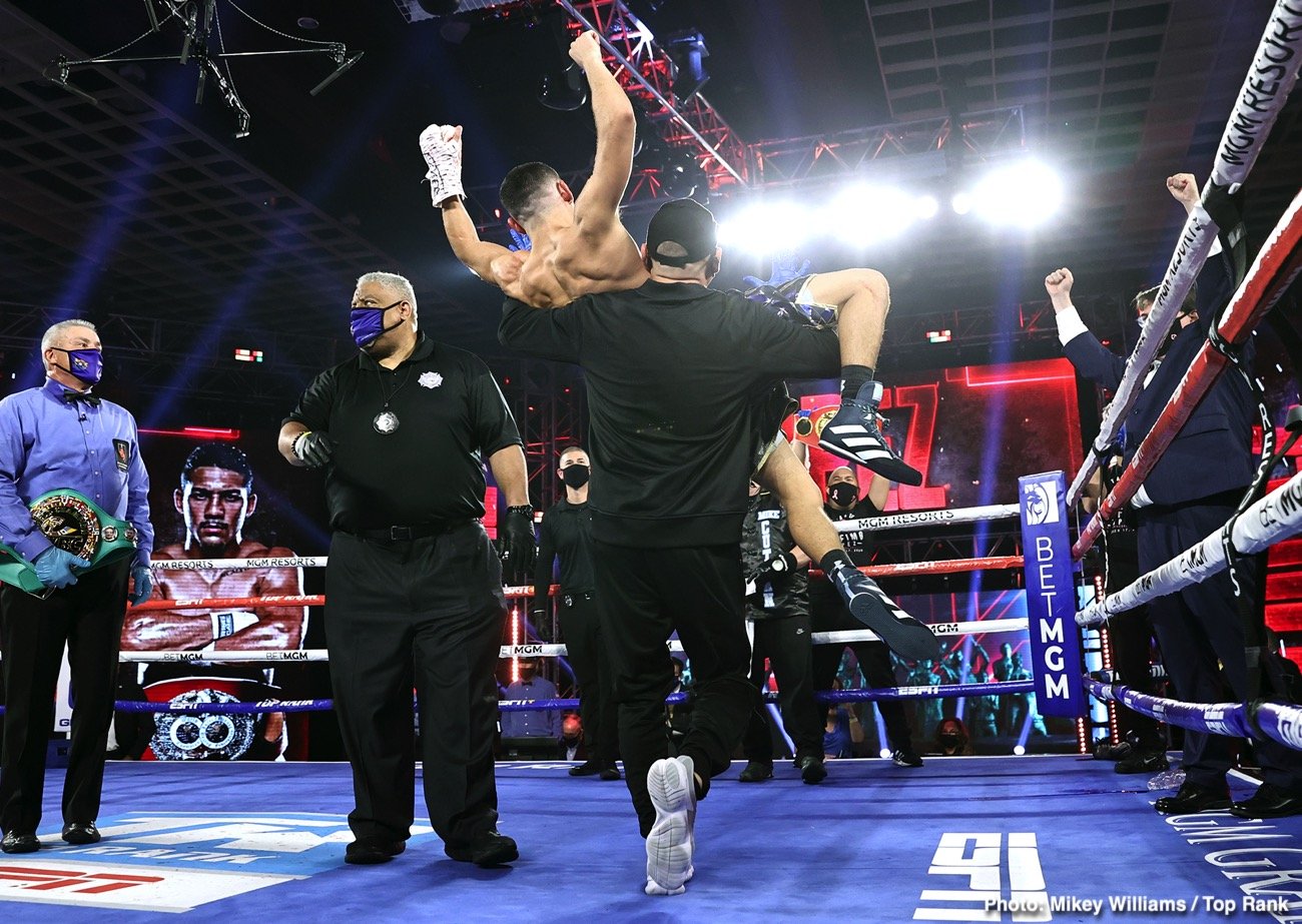 Teofimo Lopez boxing photo