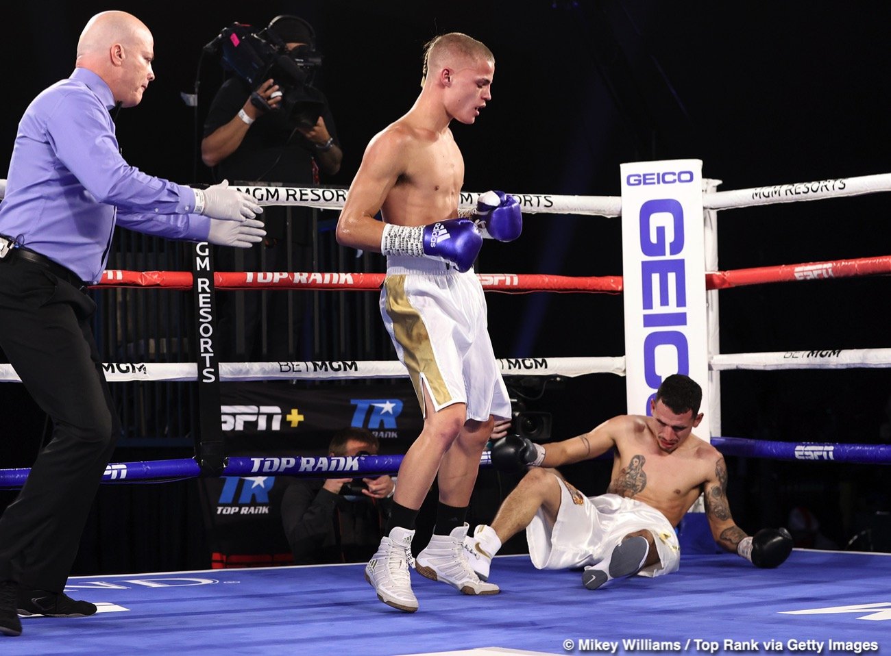 Image: Results / Photos: Bud Crawford KOs Brook in 4, Franco-Moloney 2 ends in controversey