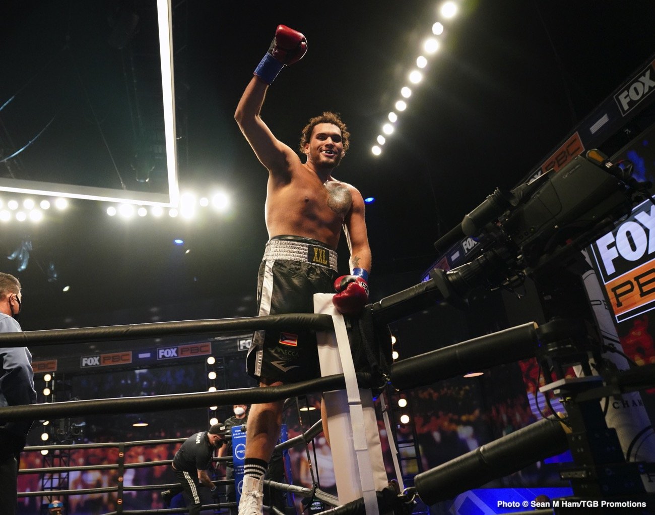 Photo: Boxing Results: Ortiz destroys Flores; Sanchez stops Howard Image: Boxing Results: Ortiz destroys Flores; Sanchez stops Howard
