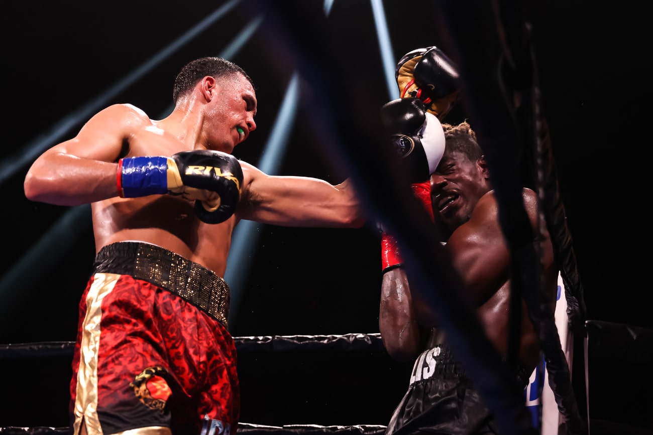 Image: Results / Photos: Benavidez defeats Ellis, Gausha Scores Emphatic TKO Victory