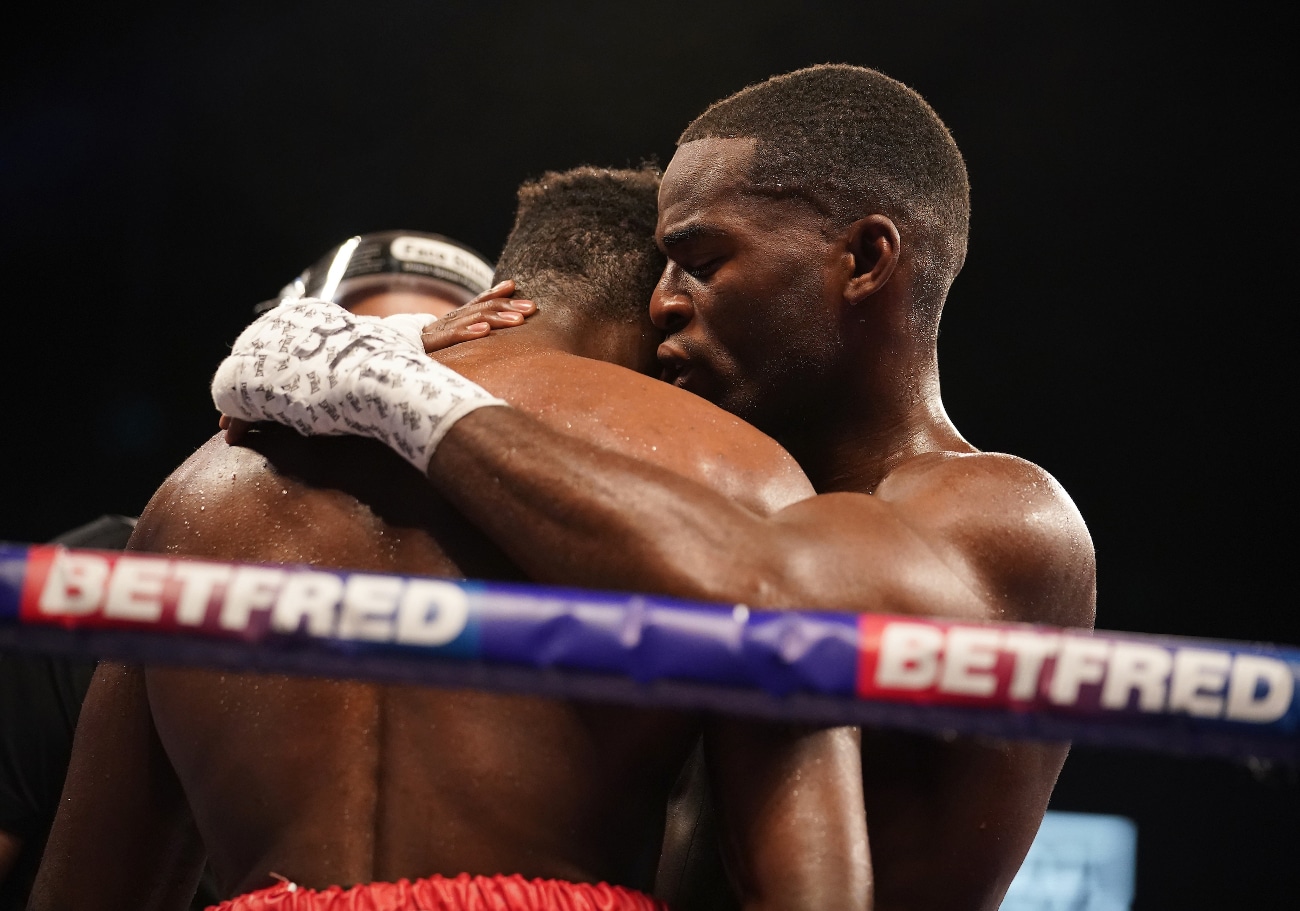 Image: Buatsi viciously knocks out Dos Santos in 4th