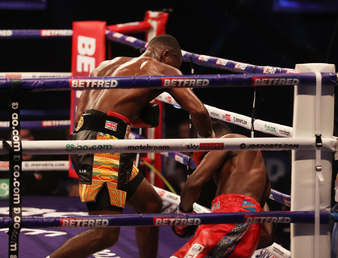 Image: Boxing Results: Joshua Buatsi stops Daniel Blenda Dos Santos by 4th round knockout