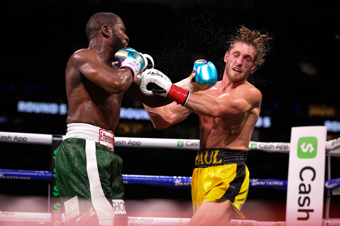 Image: Results / Photos: Floyd Mayweather, Logan Paul go the 8-round distance in exhibition