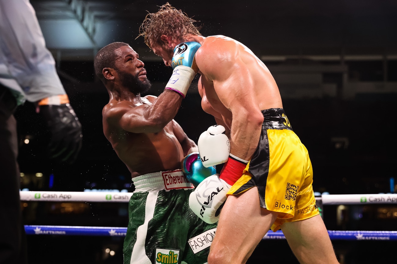 Image: Results / Photos: Floyd Mayweather, Logan Paul go the 8-round distance in exhibition