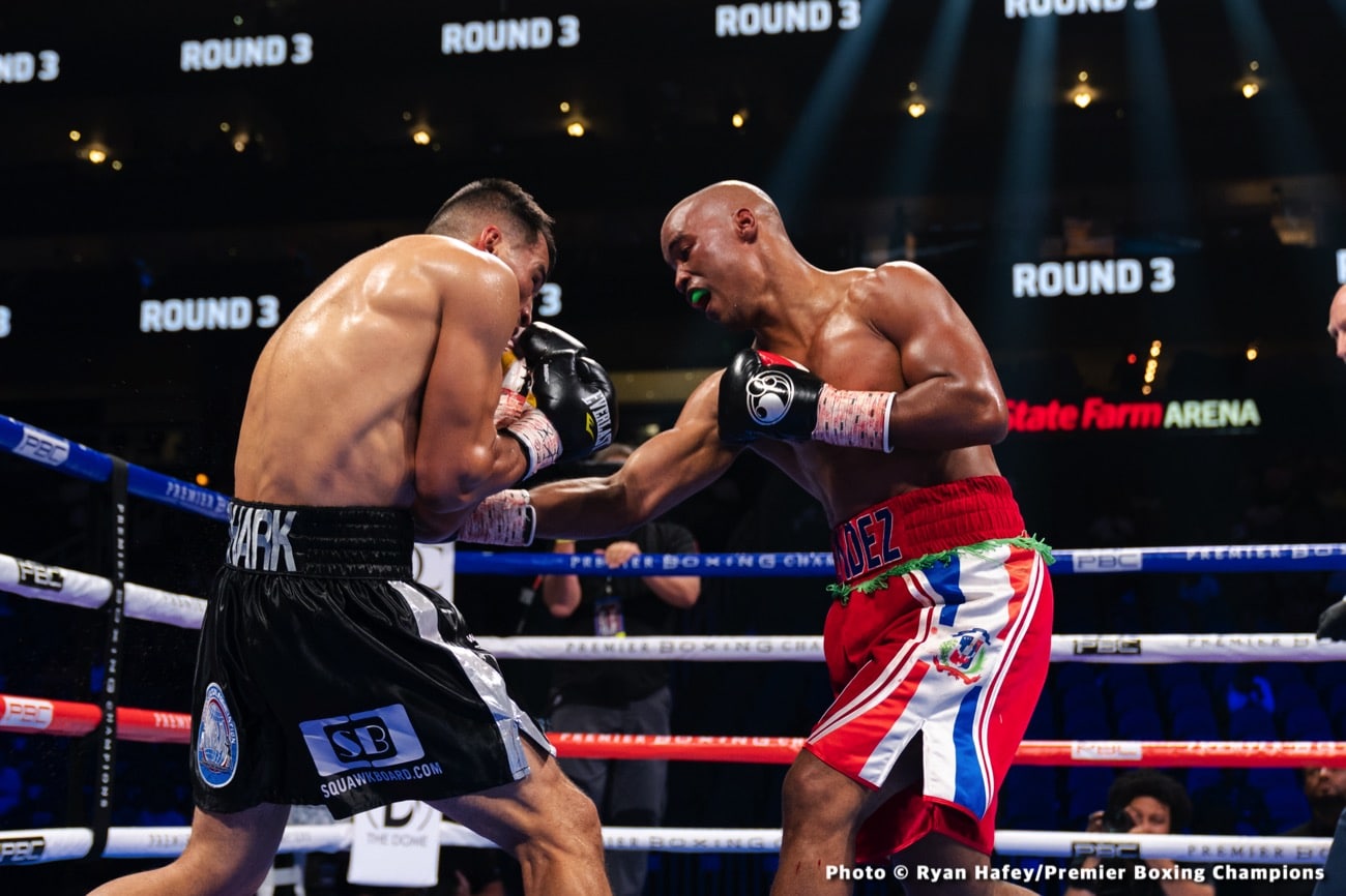 Image: Results / Photos: “Tank” Davis Becomes Three-division World Champion - TKO Over Barrios