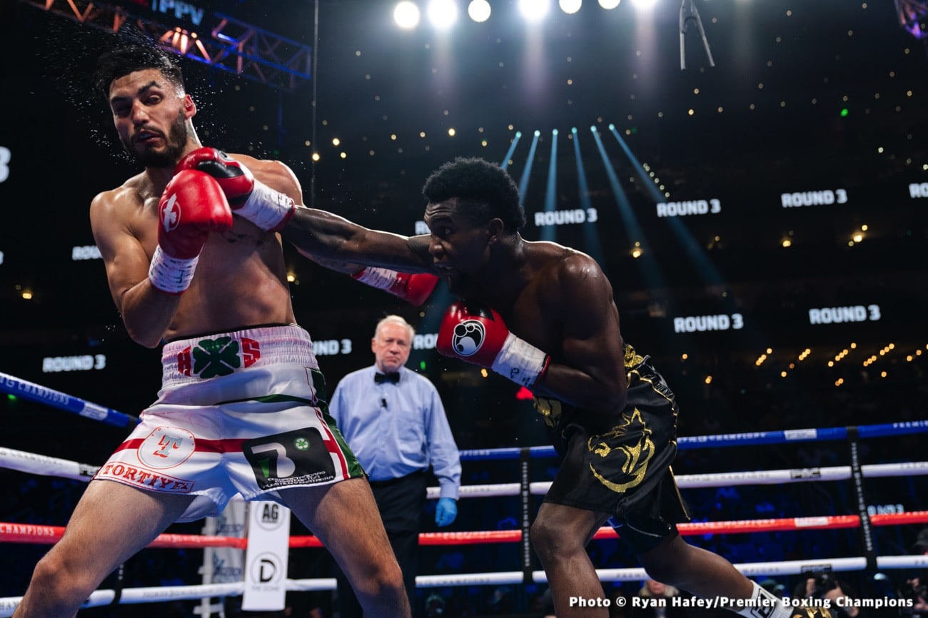 Image: Results / Photos: “Tank” Davis Becomes Three-division World Champion - TKO Over Barrios