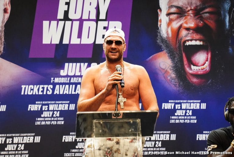 Image: Tyson Fury announces he's back in training for Deontay Wilder