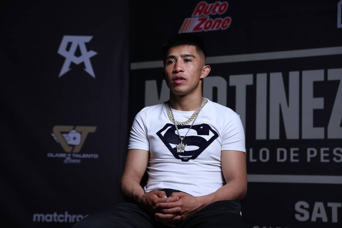 Image: Julio Cesar Martinez defends against Joel Cardova this Saturday on Dazn