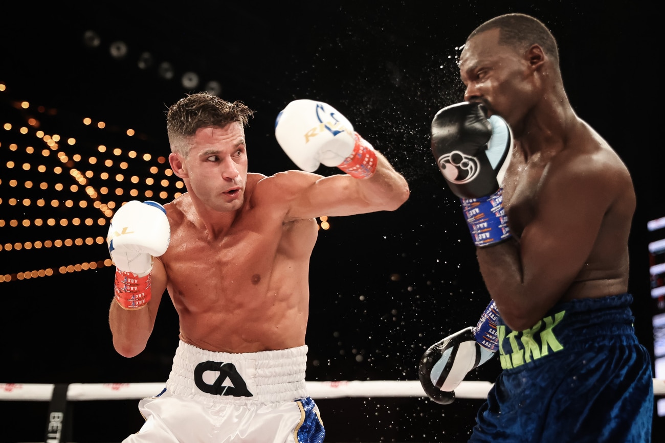 Image: Results / Photos: Hunter and Algieri victorious