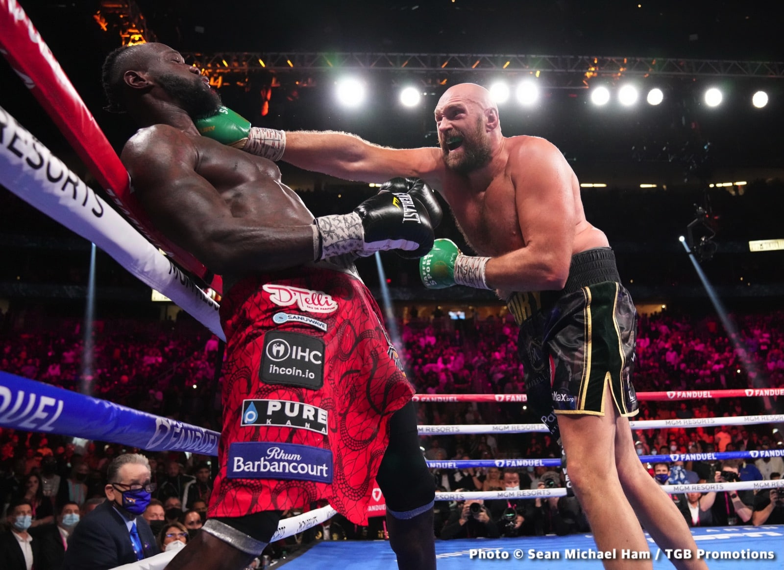 Image: Deontay Wilder's poor stamina = "Not normal" - says Hearn